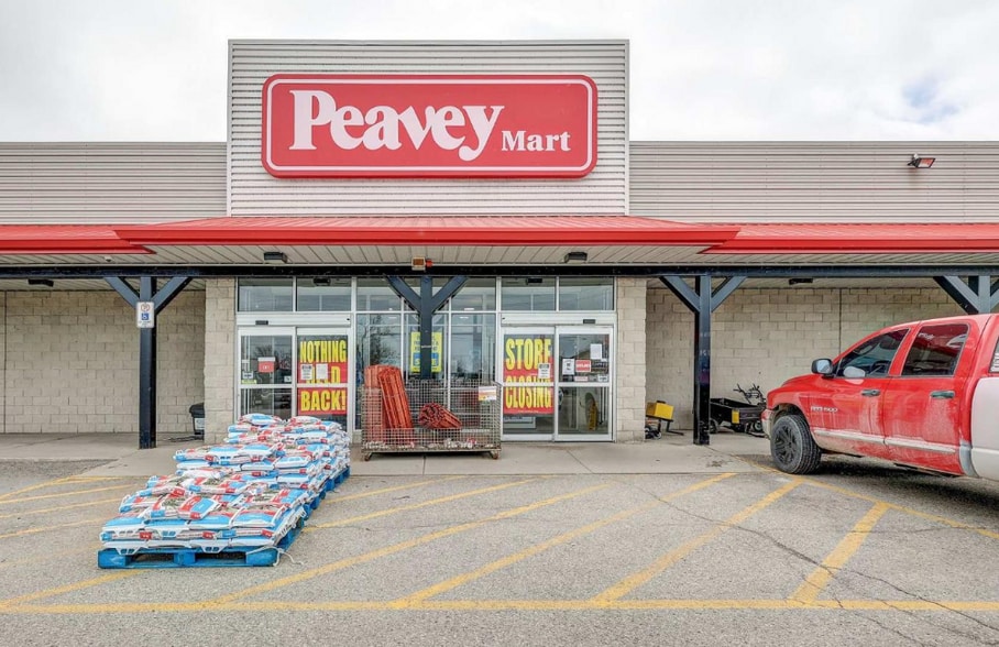 1699 London Line, Sarnia, ON for lease - Building Photo - Image 2 of 2