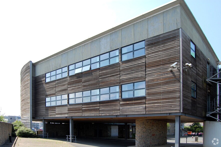 24 Sutton Rd, Plymouth à louer - Photo du bâtiment - Image 2 de 4