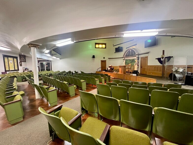 213 S Breed St, Los Angeles, CA à vendre - Photo intérieure - Image 3 de 4