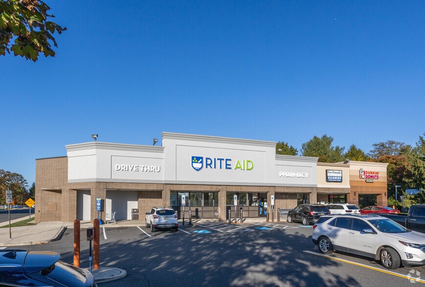 596 Shrewsbury Ave, Tinton Falls, NJ for lease - Building Photo - Image 2 of 6