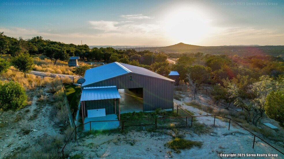 239 Flat Rock Creek Rd, Comfort, TX à vendre - Photo principale - Image 1 de 26