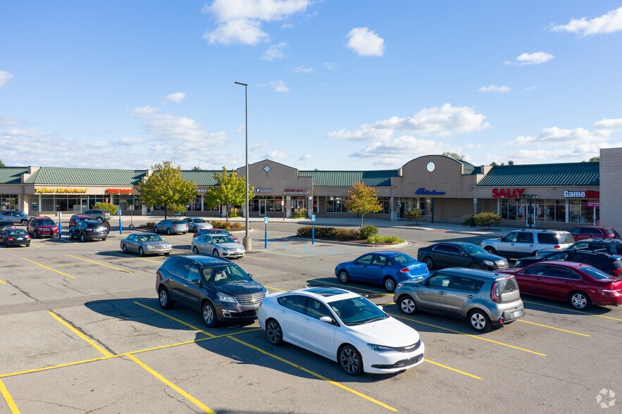 15851-16351 Ford Rd, Dearborn, MI à louer - Photo du bâtiment - Image 3 de 10