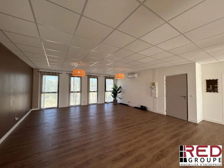 Office in Aix-en-Provence for lease - Interior Photo - Image 1 of 5