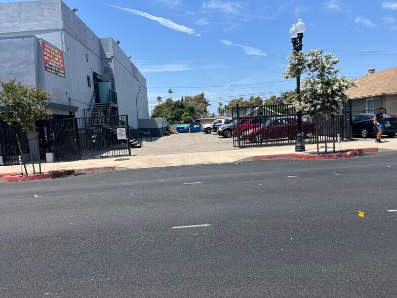 830 S Main St, Santa Ana, CA à vendre - Photo du bâtiment - Image 2 de 48