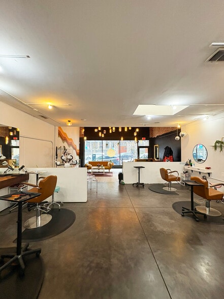 537 SW 12th Ave, Portland, OR for lease - Interior Photo - Image 2 of 7