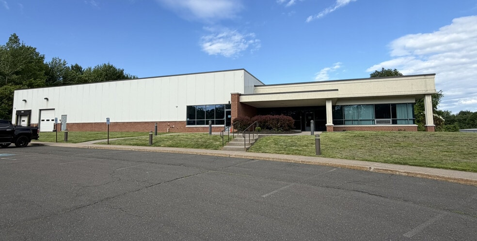119 White Oak Dr, Berlin, CT for sale - Building Photo - Image 1 of 25
