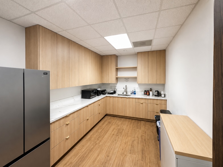 16255 Ventura Blvd, Encino, CA for lease - Building Photo - Image 3 of 13