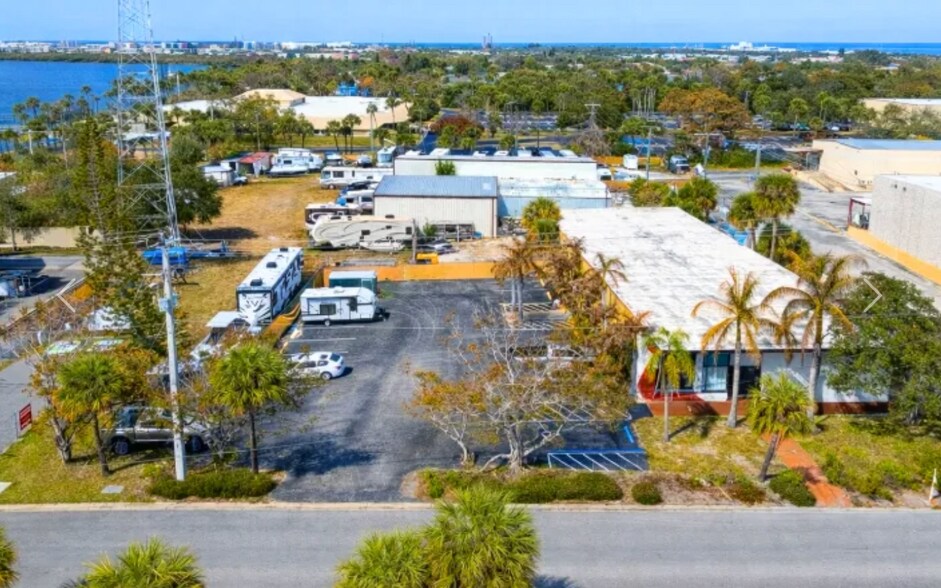 190 Center St, Cape Canaveral, FL à vendre - Photo du bâtiment - Image 2 de 3