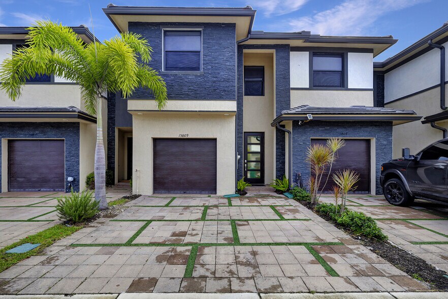 15809 NW 91st Ct, Miami Lakes, FL à vendre - Photo du bâtiment - Image 1 de 3