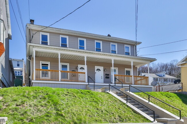 Plus de détails pour 302 W Abbott St, Lansford, PA - Multi-résidentiel à vendre