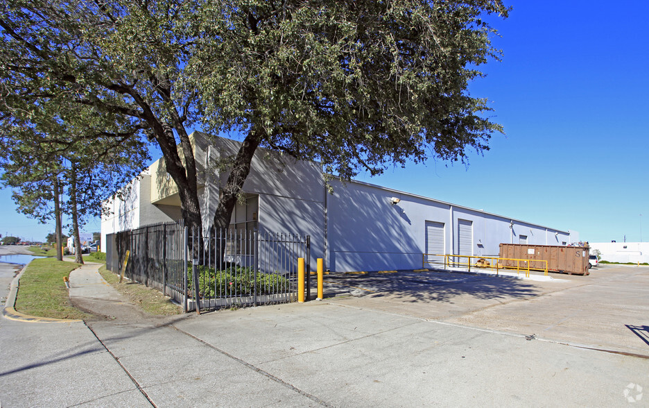 9149-9151 Wallisville Rd, Houston, TX for lease - Building Photo - Image 3 of 6