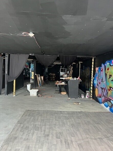 5 Main Rd, Tiverton, RI à louer - Photo du bâtiment - Image 3 de 4