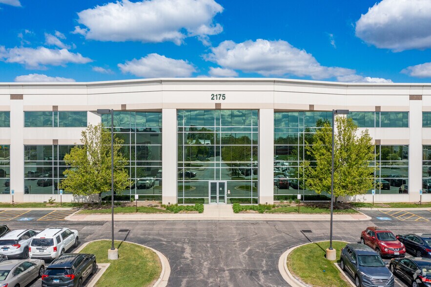 2175 Point Blvd, Elgin, IL for lease - Building Photo - Image 2 of 11