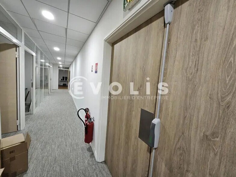 Bureau dans Arcueil à louer - Photo du bâtiment - Image 2 de 16
