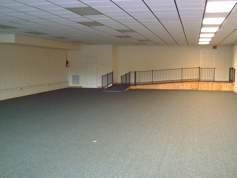 56 W Salisbury St, Denton, NC for lease - Building Photo - Image 3 of 7