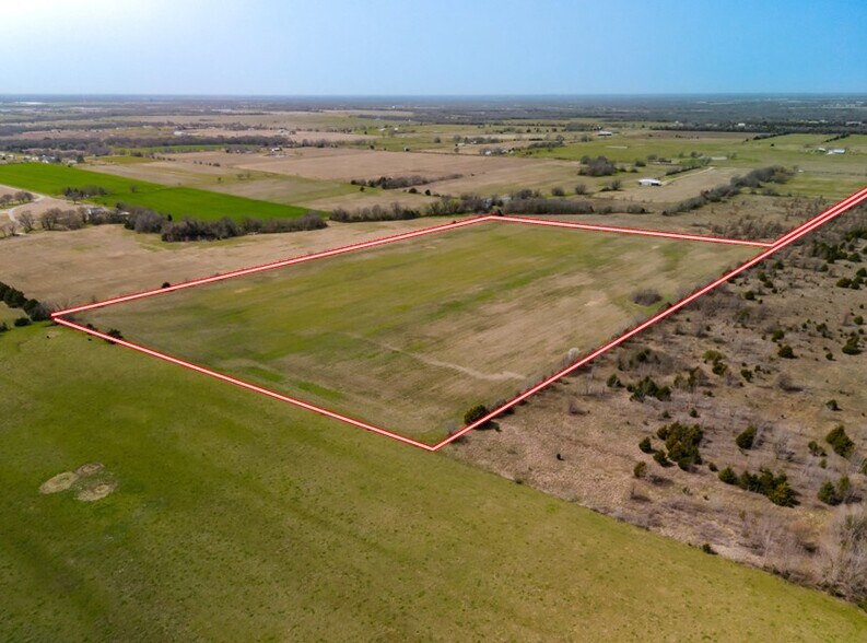 1445 Circle Dr, Bonham, TX à vendre - Photo du bâtiment - Image 3 de 4