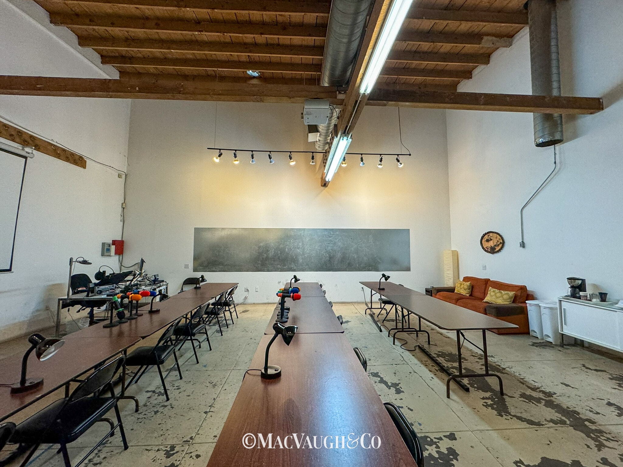 55 Waverly Dr, Pasadena, CA for lease Interior Photo- Image 1 of 4