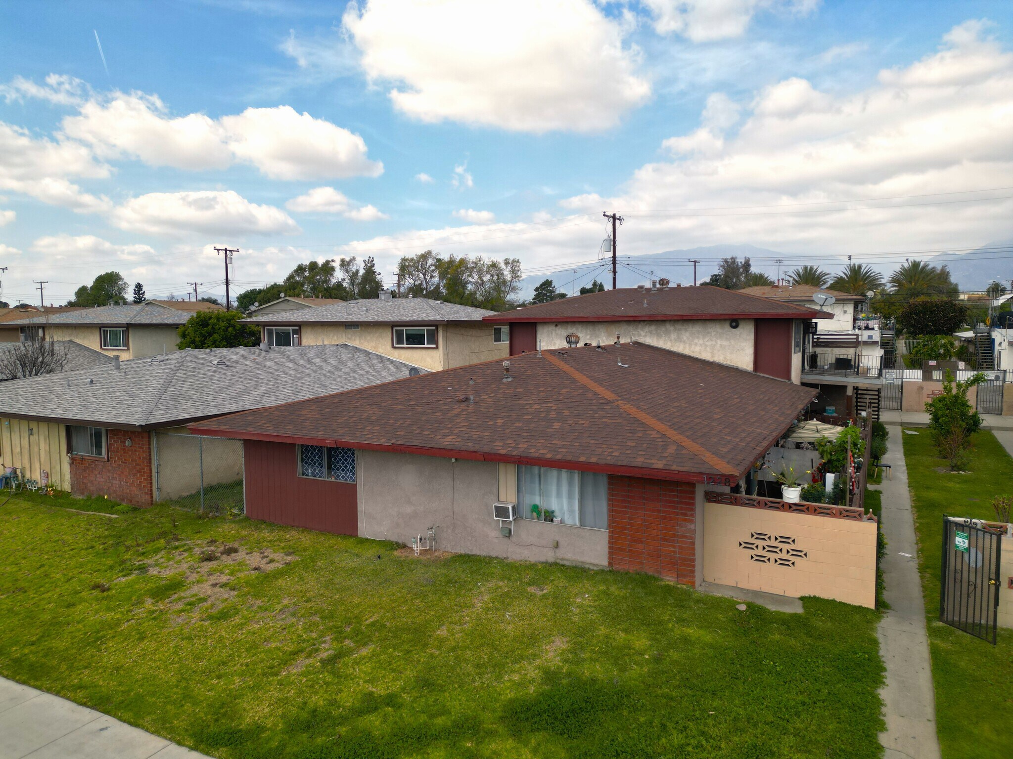 1228 W Rosewood Ct, Ontario, CA à vendre Photo principale- Image 1 de 8