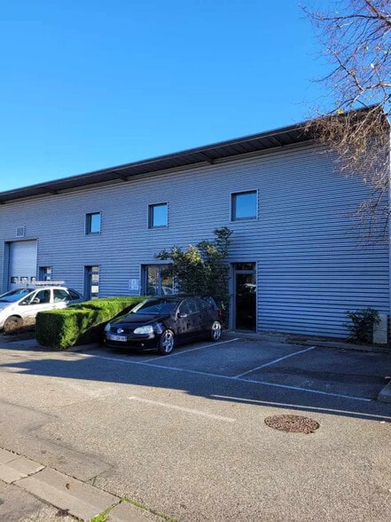 Industrial in Lyon for lease - Building Photo - Image 1 of 3