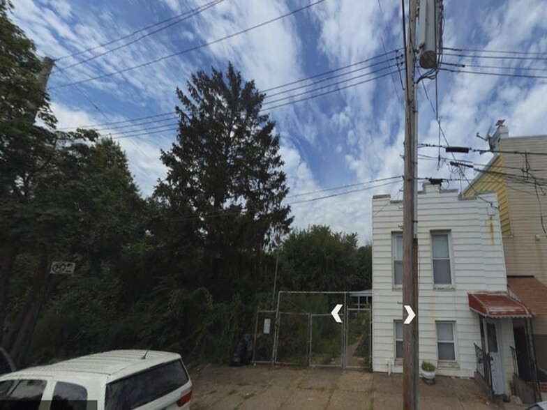 2612 W 15th St, Brooklyn, NY for sale - Primary Photo - Image 1 of 2