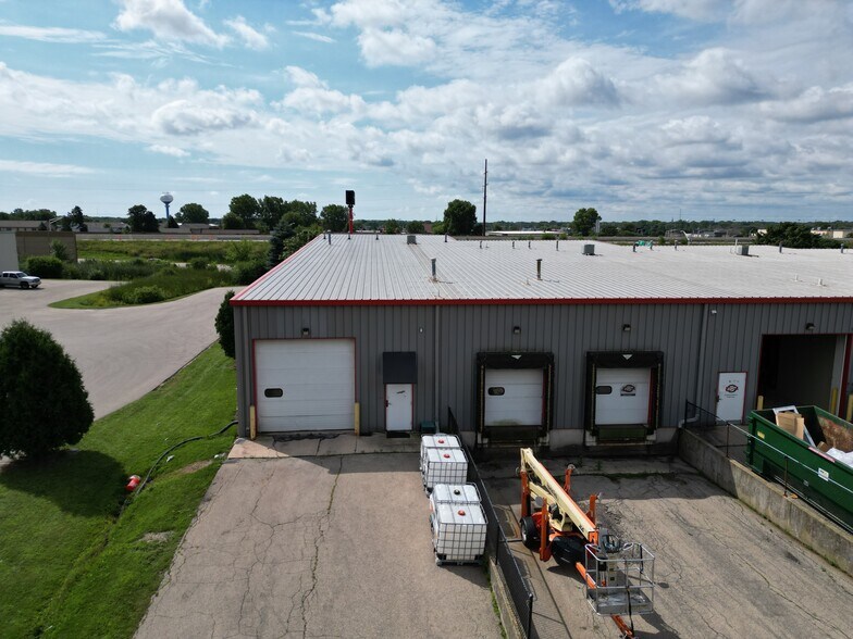 1125 W Tuckaway Ln, Menasha, WI à louer - Photo du bâtiment - Image 3 de 11