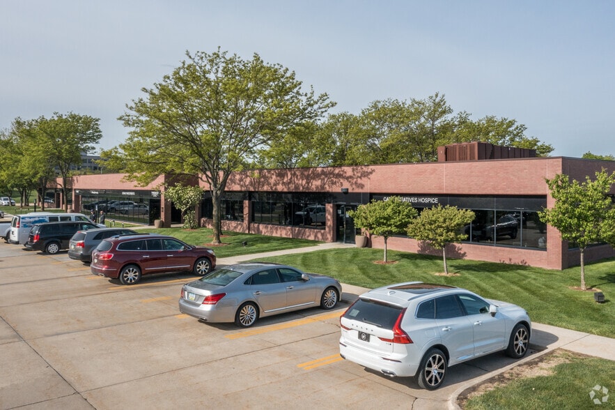 7065 Vista Dr, West Des Moines, IA for lease - Building Photo - Image 2 of 8