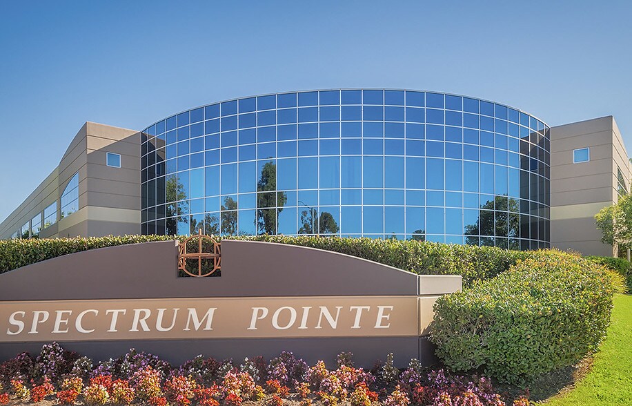 23 Spectrum Pointe Dr, Lake Forest, CA à louer - Photo principale - Image 1 de 14