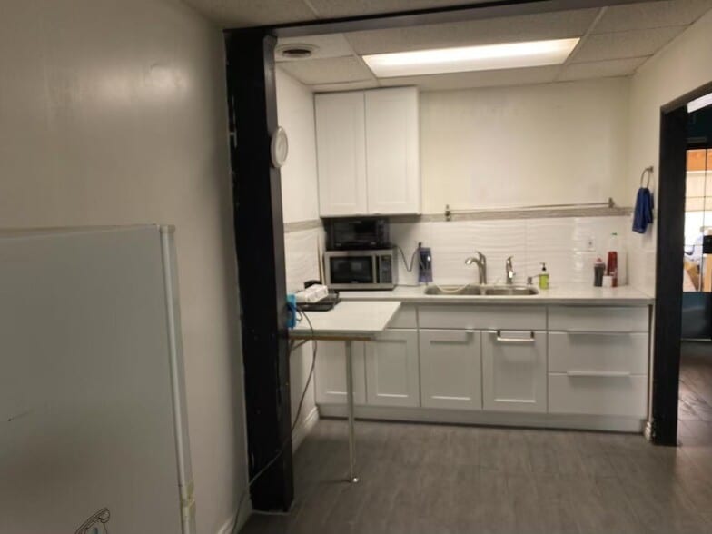 240-250 W Whittier Blvd, La Habra, CA for lease - Interior Photo - Image 3 of 8