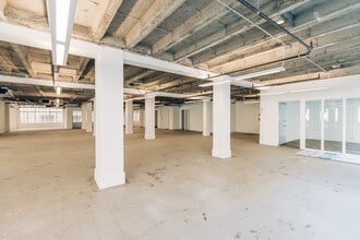 705-711 SW Alder St, Portland, OR for lease Building Photo- Image 2 of 4