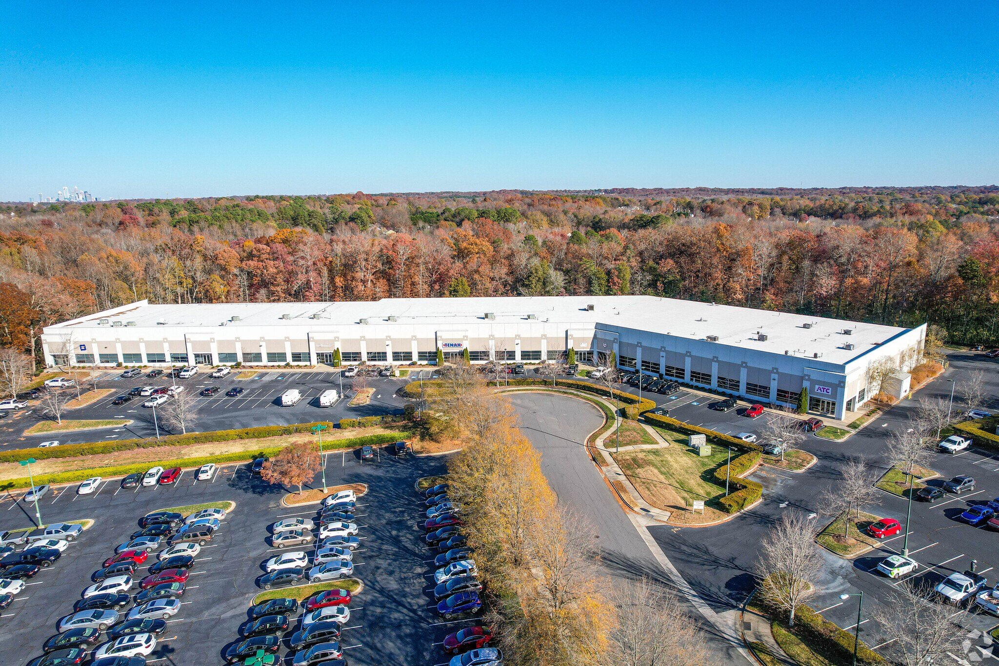 7606 Whitehall Executive Dr, Charlotte, NC à vendre Photo du bâtiment- Image 1 de 1