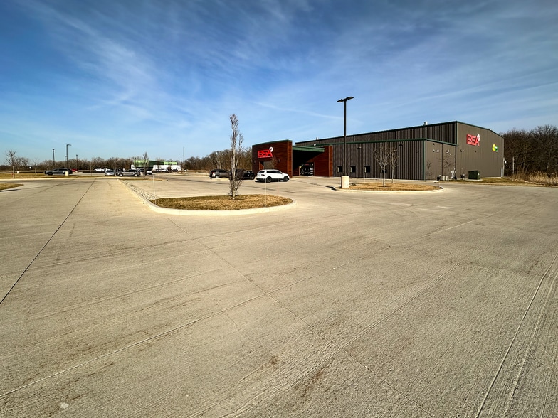 200 Intertech Pky, Angola, IN for lease - Building Photo - Image 2 of 19