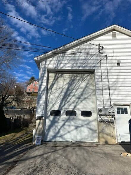 60 Marvin Ave, Brewster Village, NY à louer - Photo du bâtiment - Image 3 de 6