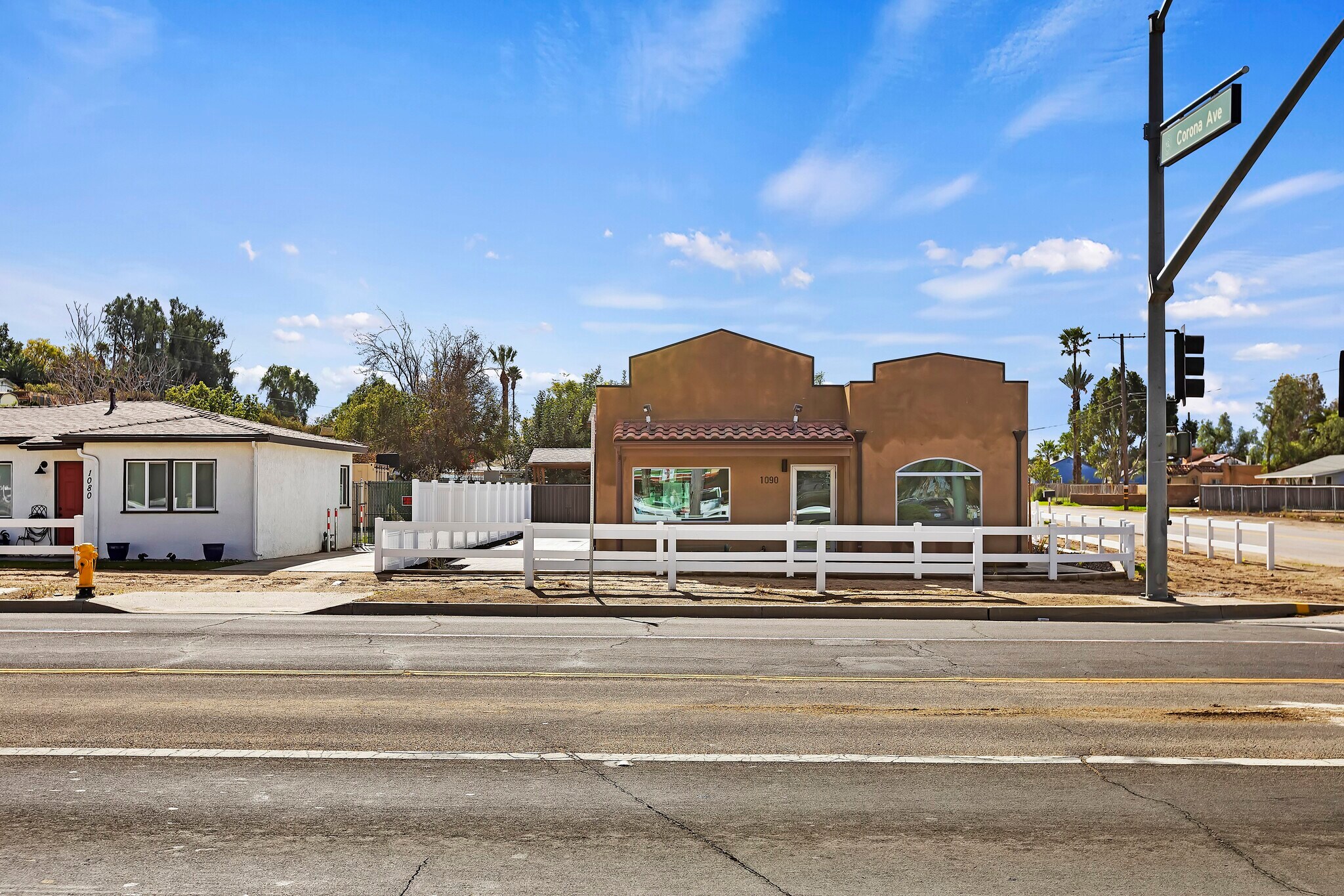 1090 6th St, Norco, CA à vendre Photo du b timent- Image 1 de 1