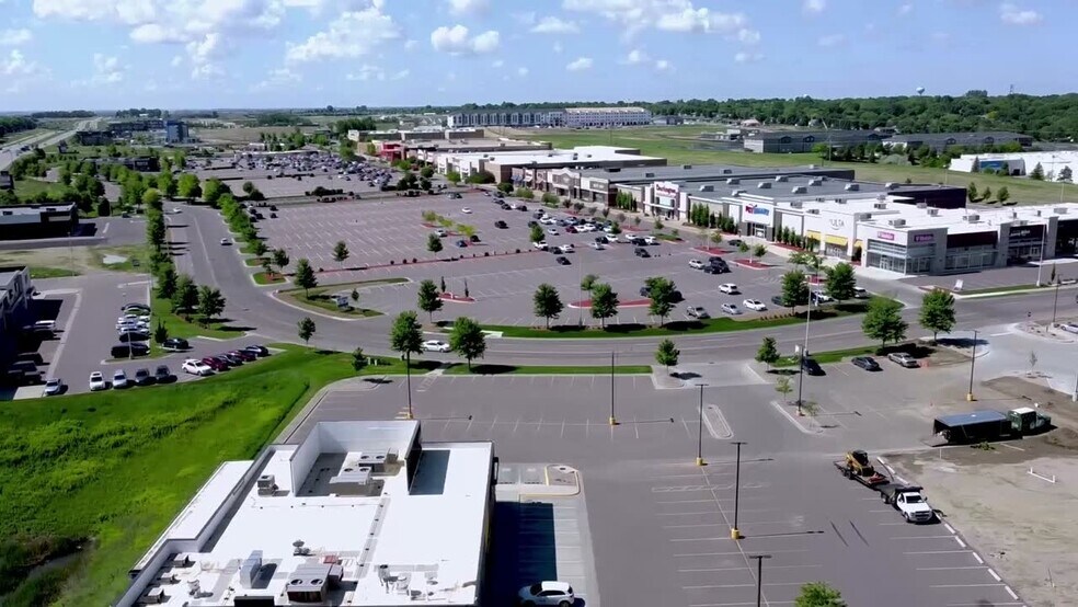 5800 E 26th St, Sioux Falls, SD à vendre - Vidéo sur l’inscription commerciale - Image 2 de 19