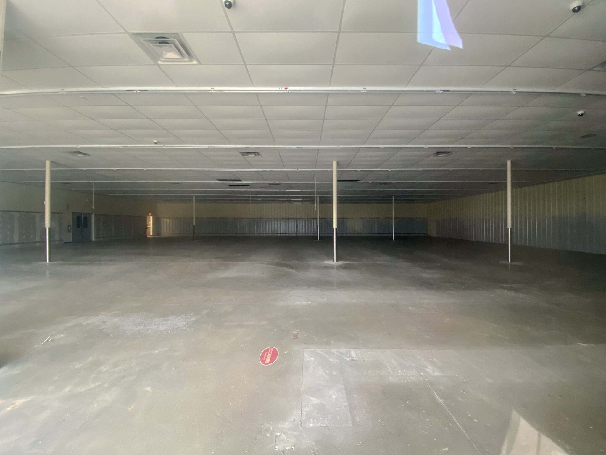 970 US-18, Britt, IA for lease Interior Photo- Image 1 of 2