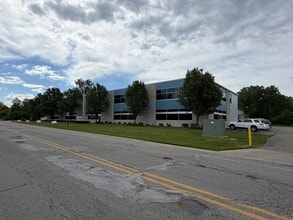 2140 Oak Industrial Dr NE, Grand Rapids, MI for lease Building Photo- Image 2 of 17