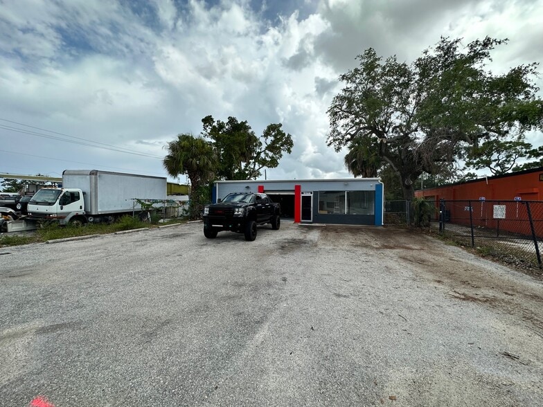 2466 Lafayette St, Fort Myers, FL à louer - Photo principale - Image 1 de 7