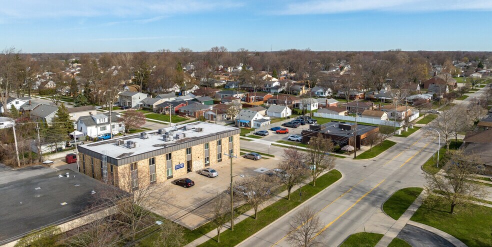 24025 Greater Mack Ave, Saint Clair Shores, MI à vendre - Photo du bâtiment - Image 2 de 4