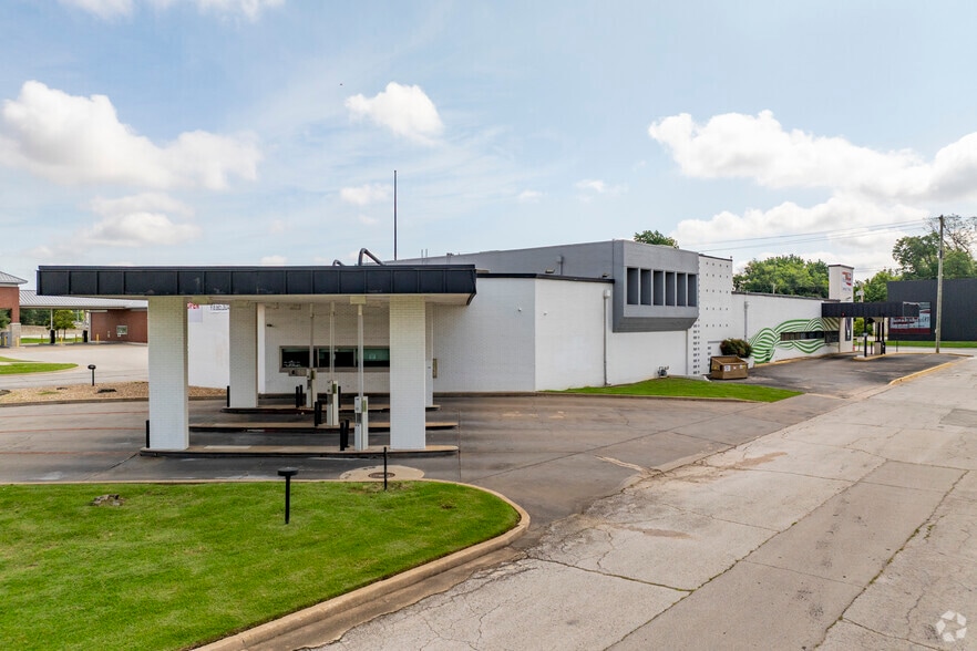 2420-2440 Southwest Blvd, Tulsa, OK for lease - Building Photo - Image 2 of 11