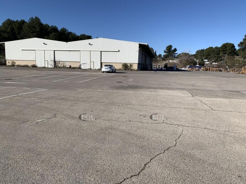 Flex in Bouc-Bel-Air for lease - Building Photo - Image 2 of 5