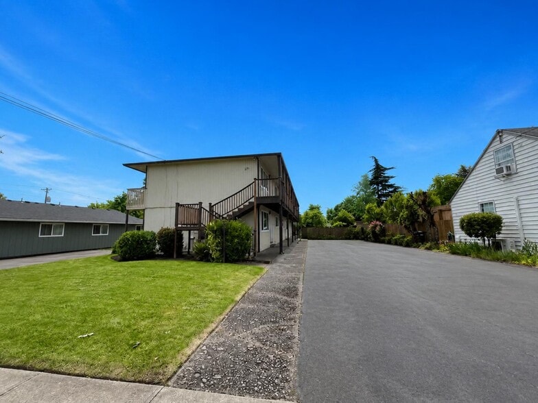 271 Clay St E, Monmouth, OR for sale - Building Photo - Image 3 of 10
