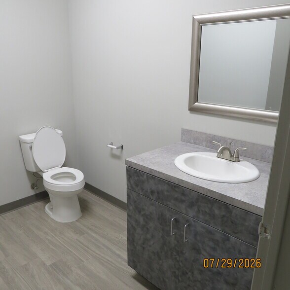 5710 Clarewood Dr, Houston, TX à louer - Photo du bâtiment - Image 3 de 14