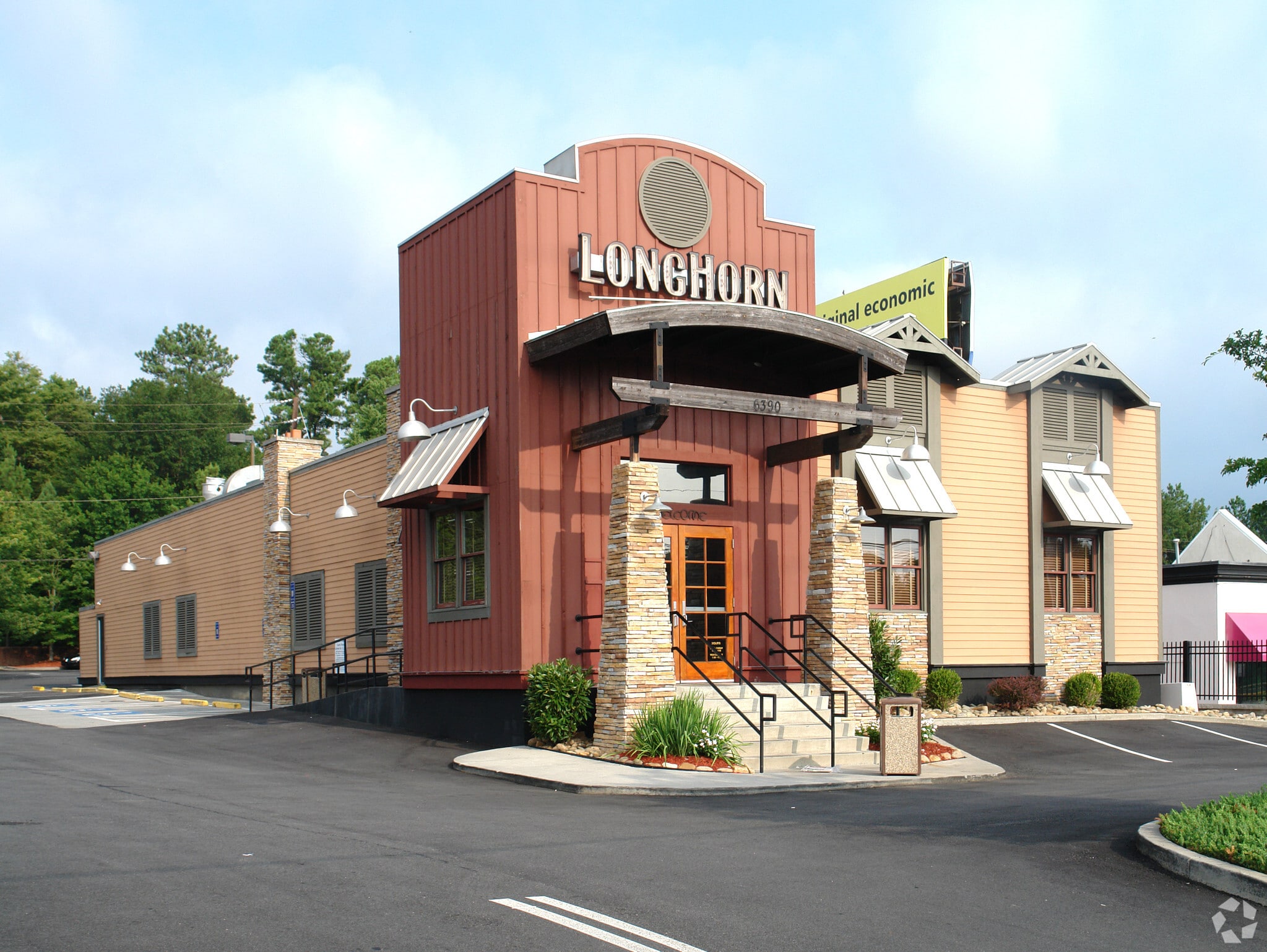 6390 NE Roswell Rd, Atlanta, GA for lease Primary Photo- Image 1 of 4
