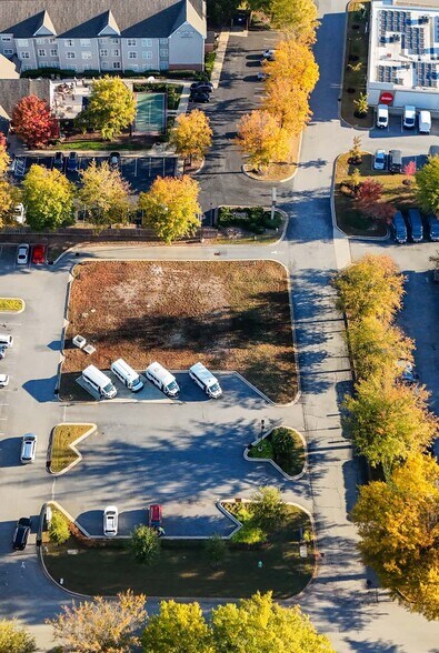 122 Milestone Way, Greenville, SC à louer - Photo du bâtiment - Image 3 de 7
