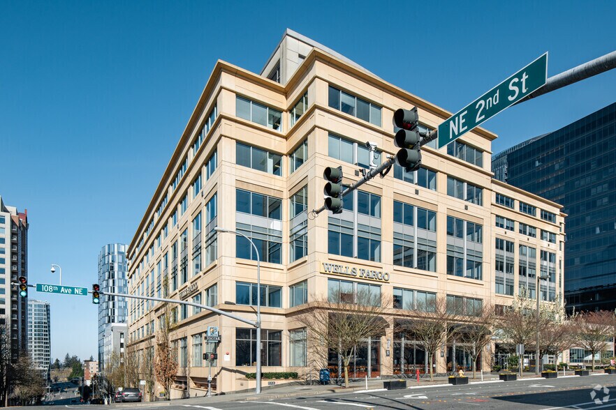 205 108th Ave NE, Bellevue, WA à louer - Photo du bâtiment - Image 2 de 4
