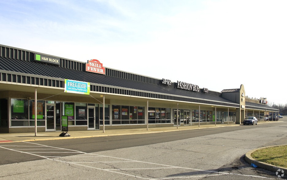 118-144 Sheffield Ctr, Lorain, OH à louer - Photo du bâtiment - Image 2 de 4