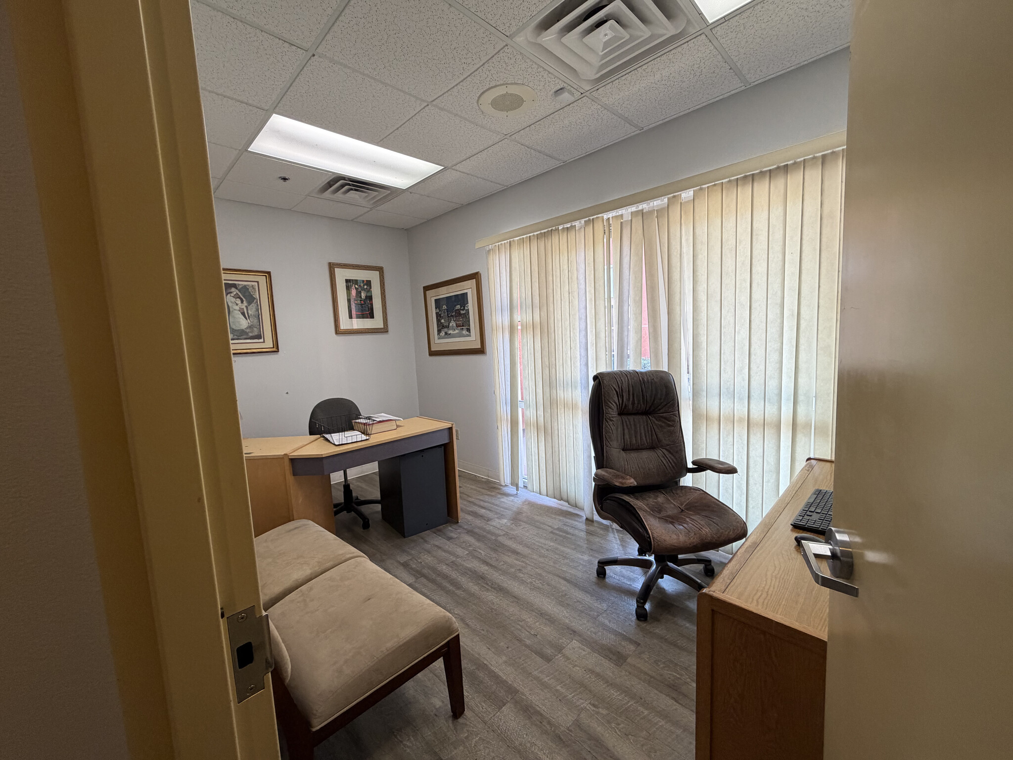 612 W 11th St, Tracy, CA for lease Interior Photo- Image 1 of 6