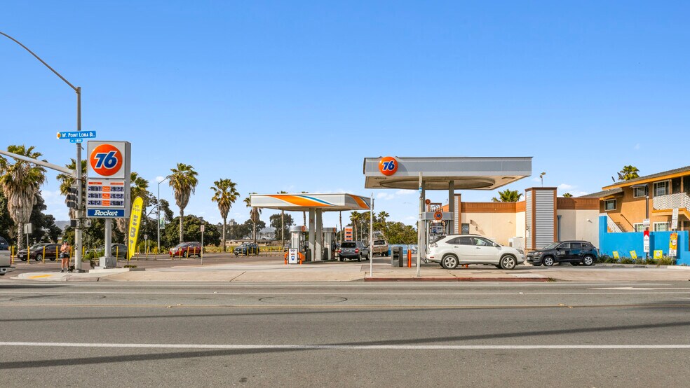 2305 Sunset Cliffs Blvd, San Diego, CA à vendre - Photo du bâtiment - Image 2 de 27