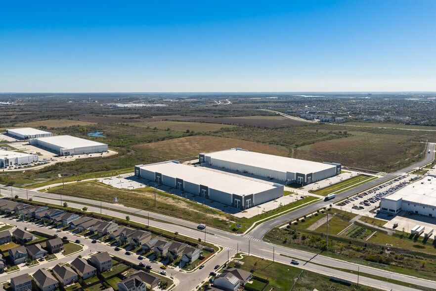 12821 Titanium St, Manor, TX à louer - Photo du bâtiment - Image 3 de 20