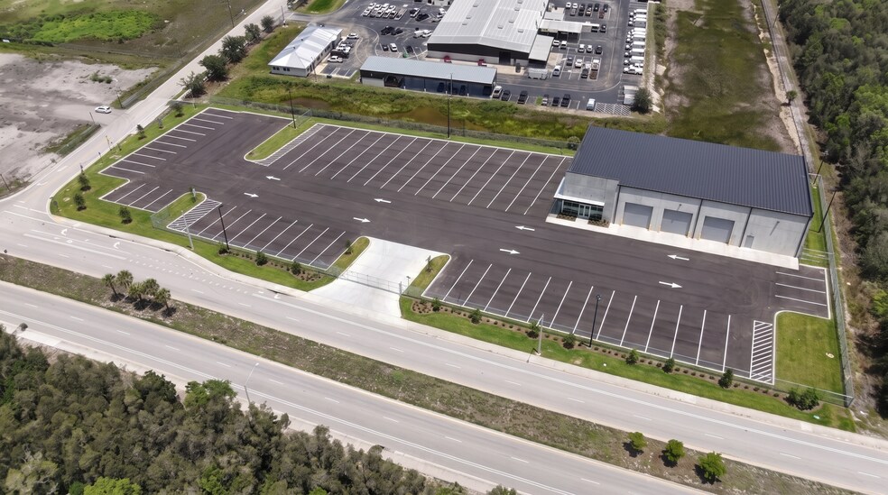 2990 Van Buren St, Fort Myers, FL à louer - Photo du bâtiment - Image 3 de 8